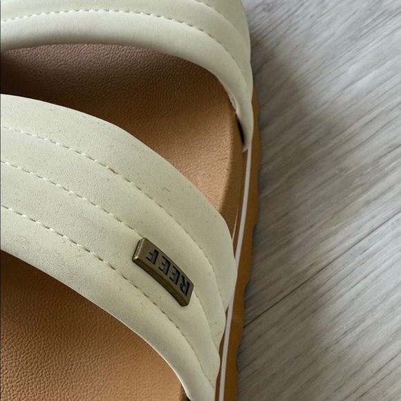 Reef Cream and Tan Cushioned  Comfort Slide Sandals Size 9 - Picture 7 of 13